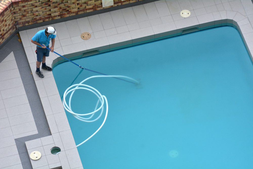 Pool Maintenance serv